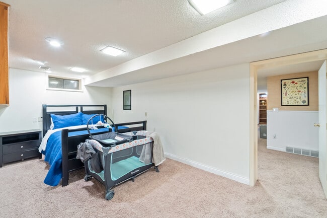 Building Photo - 6601 Lincoln Ave