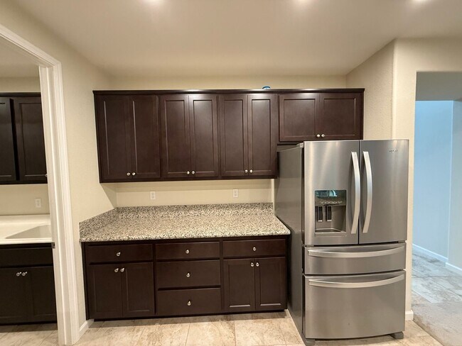 Building Photo - 2021 built two story in Oakdale!