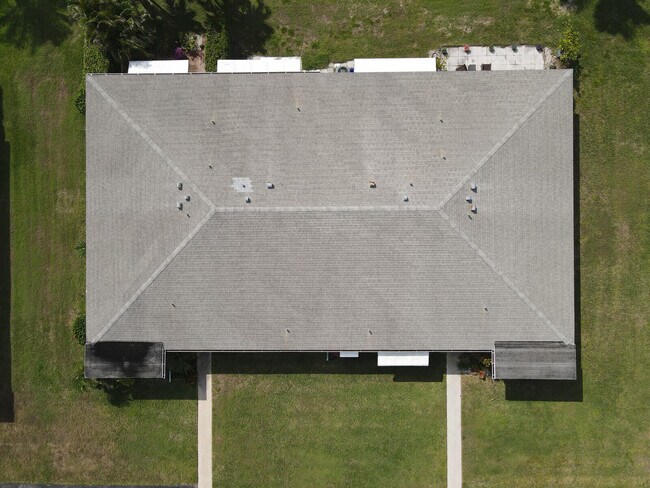 Building Photo - 202 W High Point Terrace