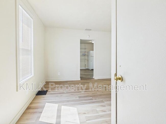 Building Photo - 534 Gage St