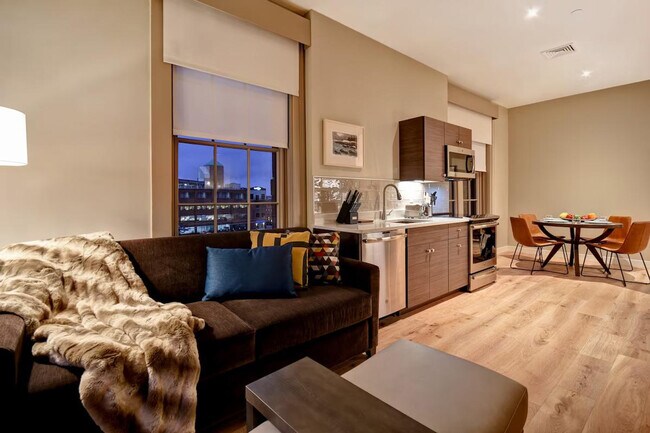 Building Photo - 121 Middle St