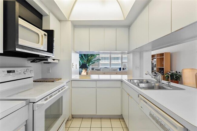 Building Photo - 4010 Galt Ocean Dr