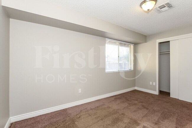 Building Photo - 5627 W Sunnyslope Ln