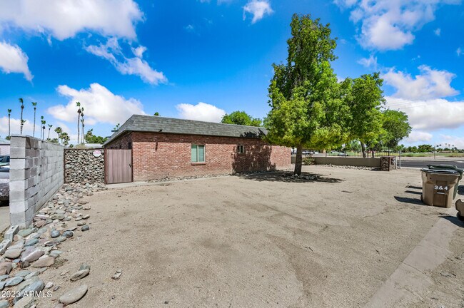 Building Photo - 7956 W Glendale Ave