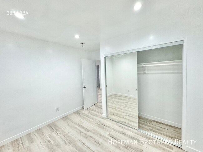 Building Photo - 1121 Kings Rd