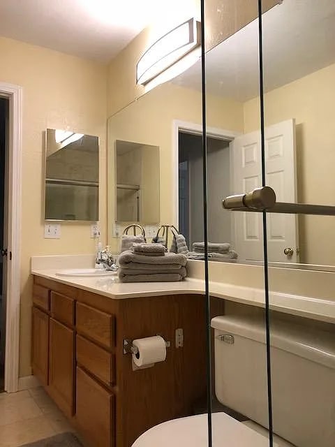 Full Bathroom on Hallway - 5 Pioneer Ct