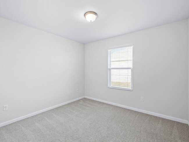 Building Photo - 462 Whispering Creek Ave