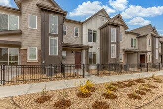 Building Photo - Castle pines 3 bed / 3 bath townhome for rent