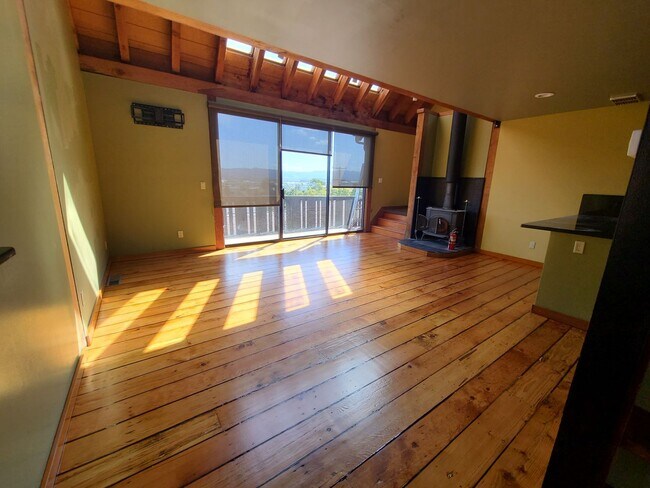 Building Photo - West Richmond/Castro