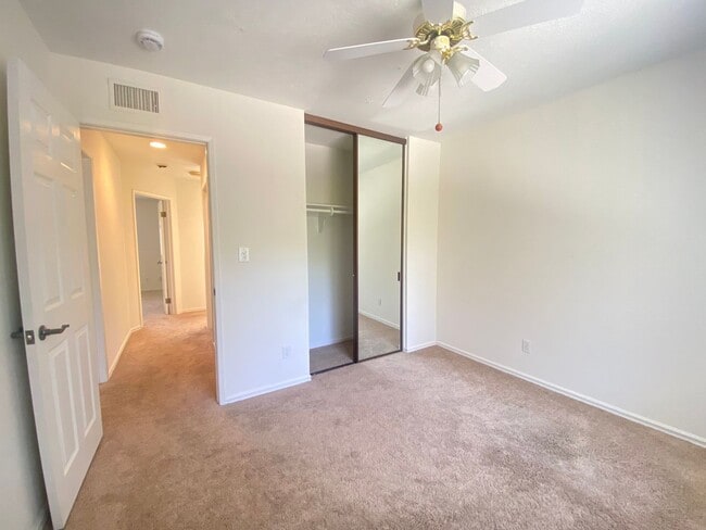 Building Photo - 3-Bedroom Townhome in Prime Calabasas Location