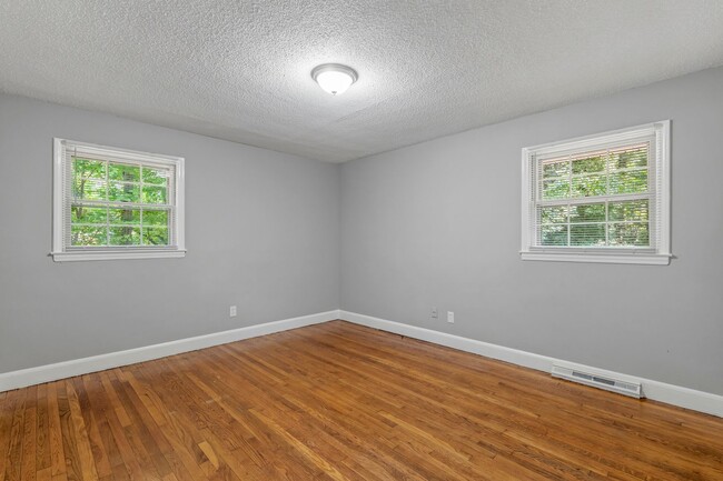 Building Photo - 2701 Fairfax Rd