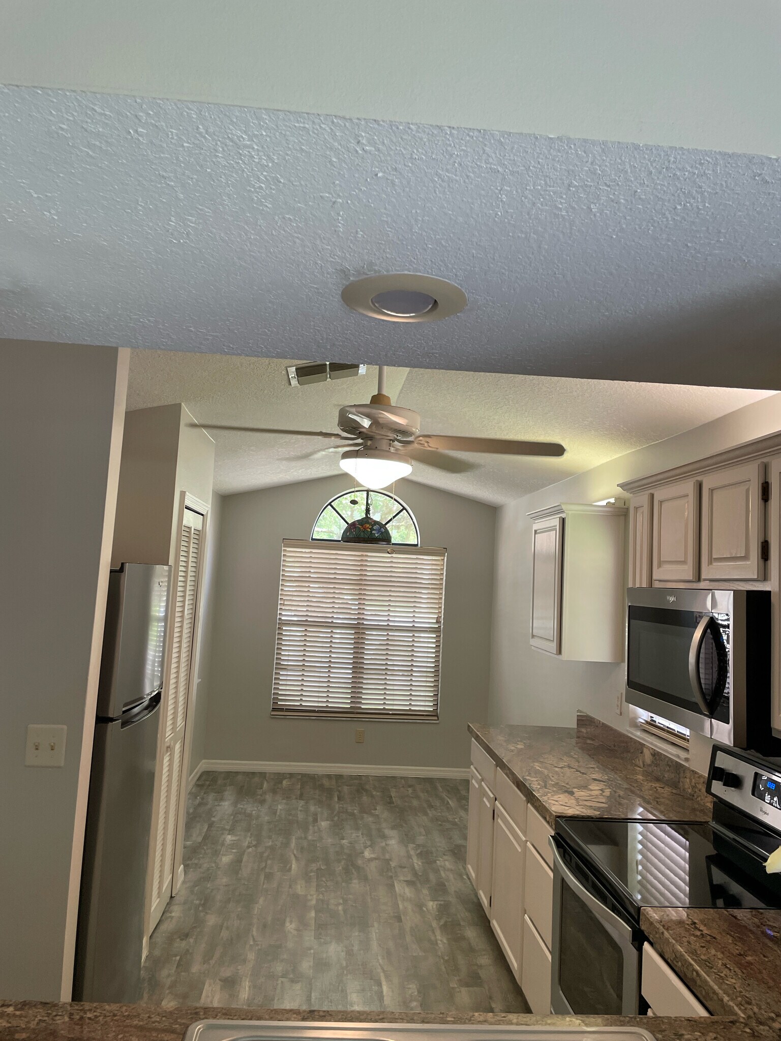 Kitchen and breakfast nook - 1334 Augusta National Blvd