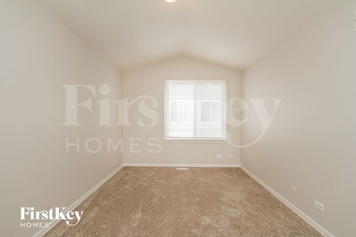 Building Photo - 949 Symphony Dr
