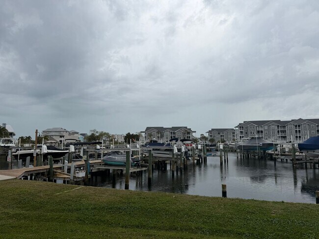 Building Photo - Waterfront Condo in Gulf Landings