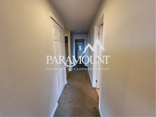 Building Photo - 2 Bedroom Condo !!!!!