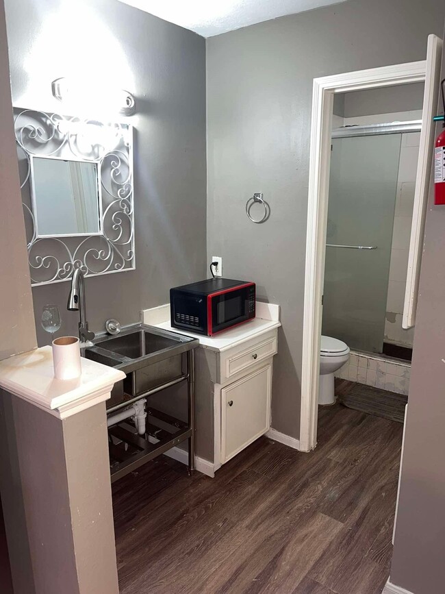 Building Photo - 10915 Gatlinburg Dr