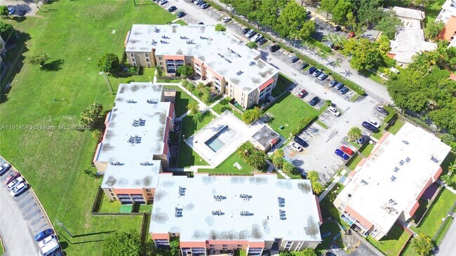 Building Photo - 5231 Geneva Ct