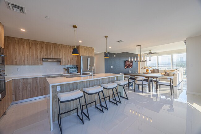 Building Photo - 117 Lake Ave