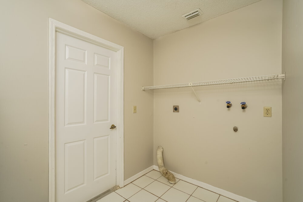 Building Photo - 6514 Flora Way