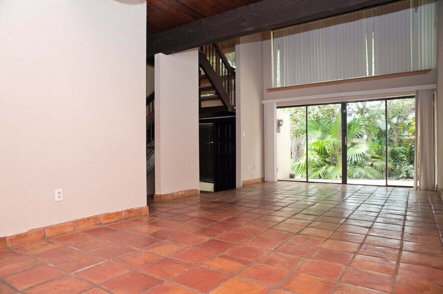 Building Photo - 19216 NE 25th Ave