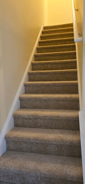 Building Photo - 5074 Leeshire Trce