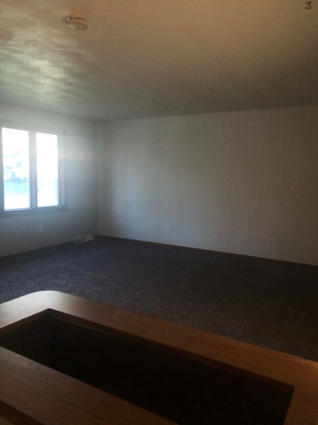 Building Photo - 1336 Meadow Ln