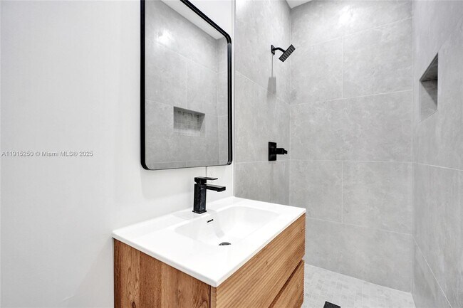 Building Photo - 119 NE 118th St