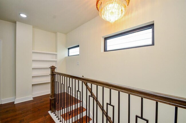 Building Photo - 3630 Dreyfus St