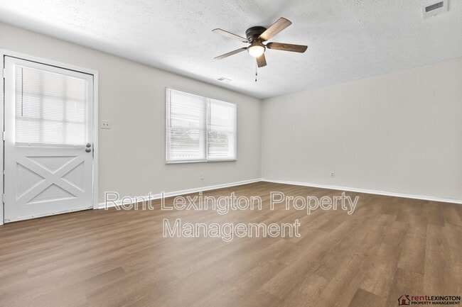 Building Photo - 214 Laurel Ln