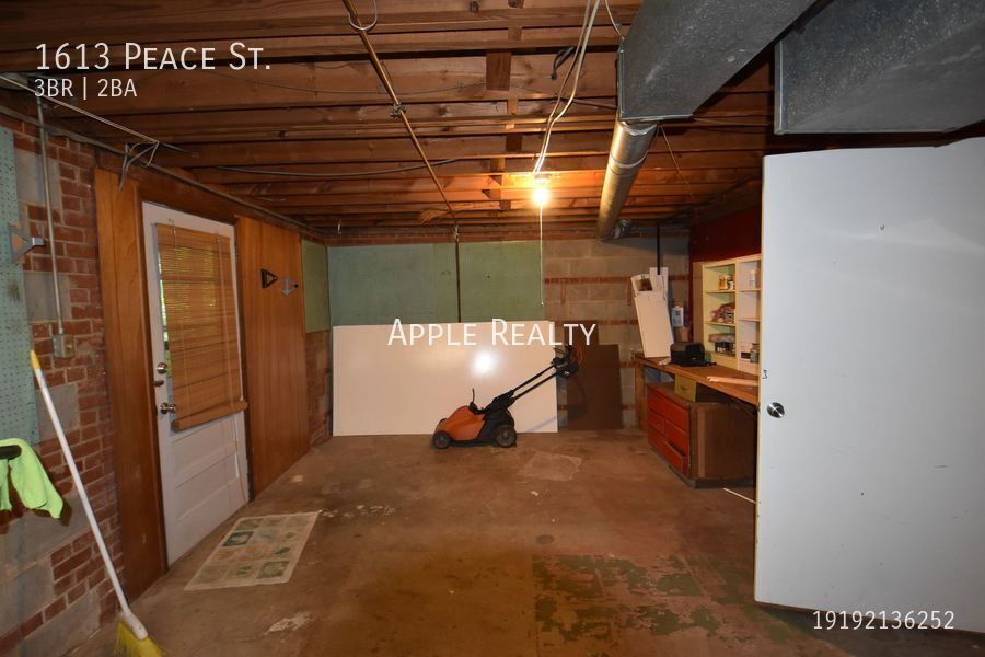 Building Photo - 1613 Peace St