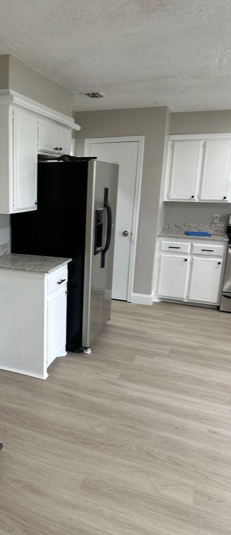Building Photo - East side! Updated! Granite counter tops! Hard surface flooring throughout!