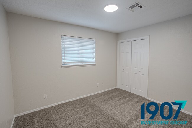 Building Photo - 809 Arnold Ave