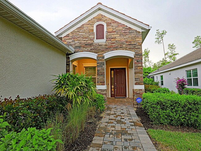 Building Photo - Daniels Place Short Term Rental