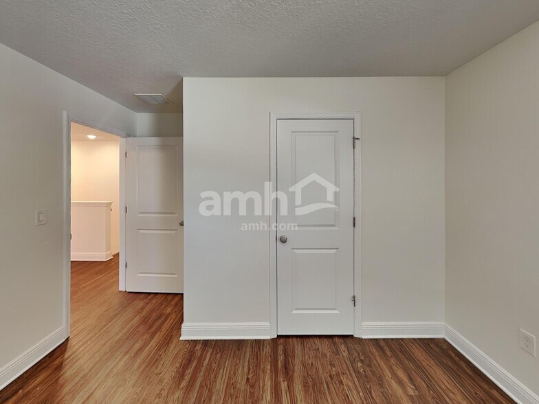 Building Photo - 731 Zarabrooke Ct