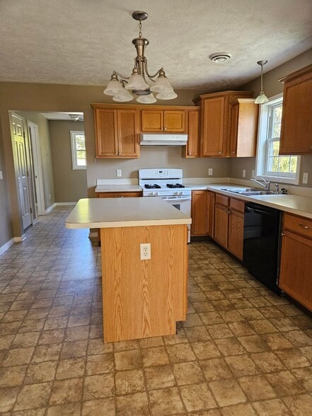 Kitchen - 316 W Main St