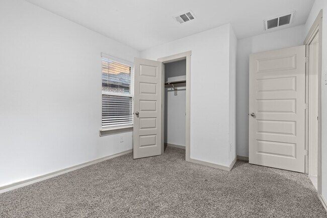 Building Photo - 5014 Pne Hvn Ln