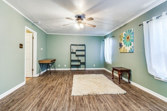 Building Photo - BEAUTIFUL GARDEN HOME IN RIVER OAKS