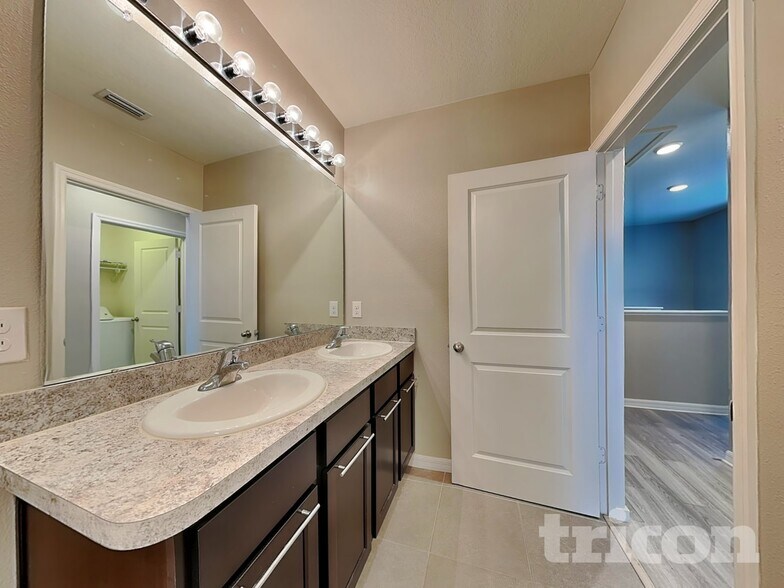 Building Photo - 4127 Willow Hammock Dr