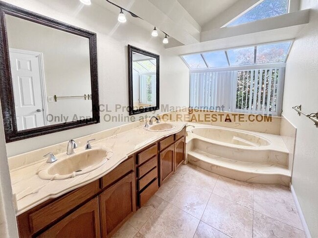 Building Photo - Spacious, Single Story Northgate Home For Rent
