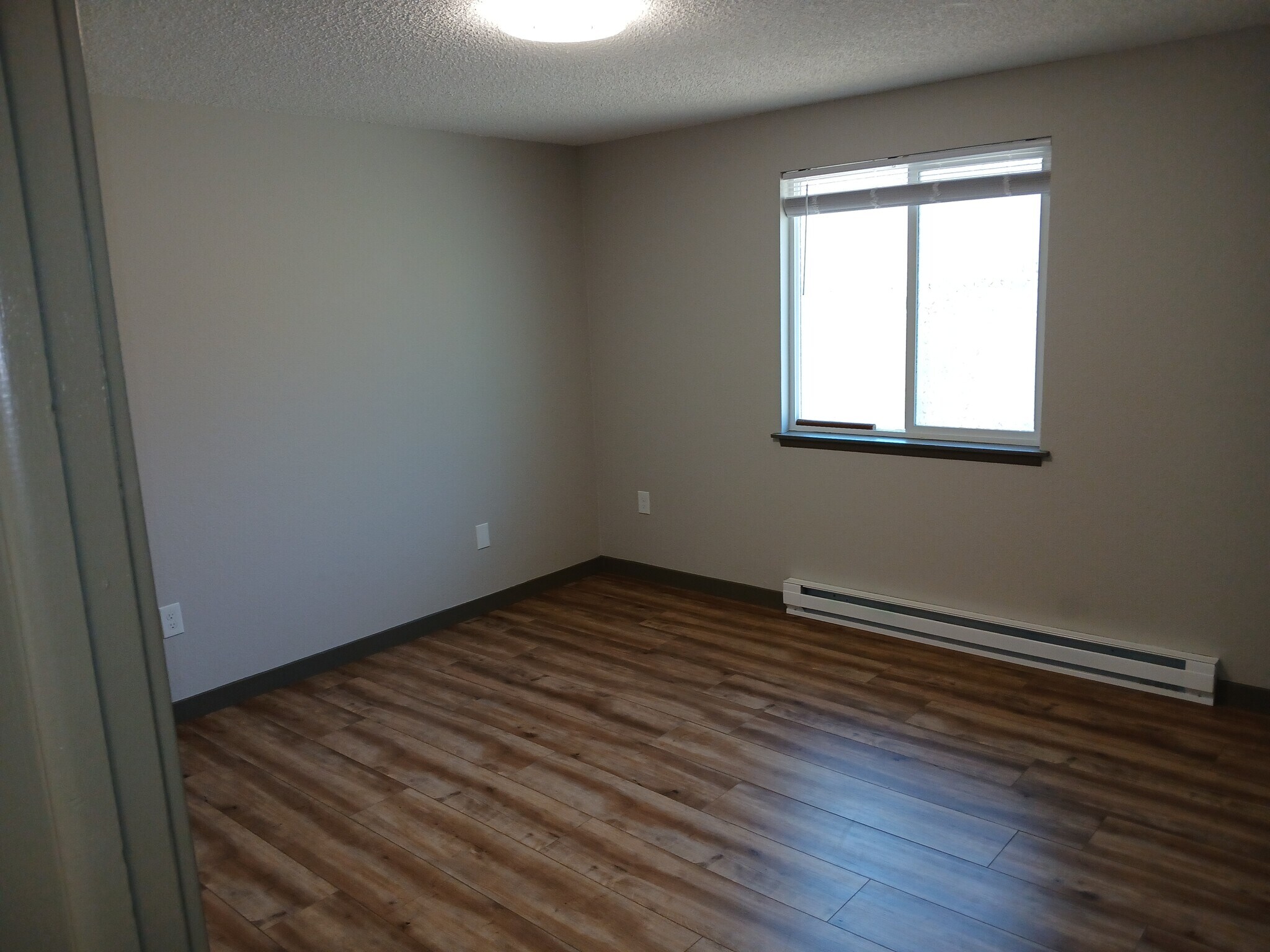 Building Photo - 1827 E Glass Ave