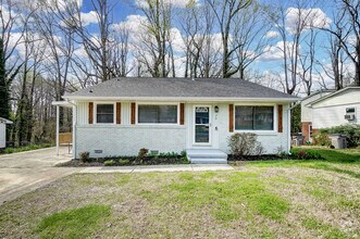 Building Photo - 717 Forest Dr