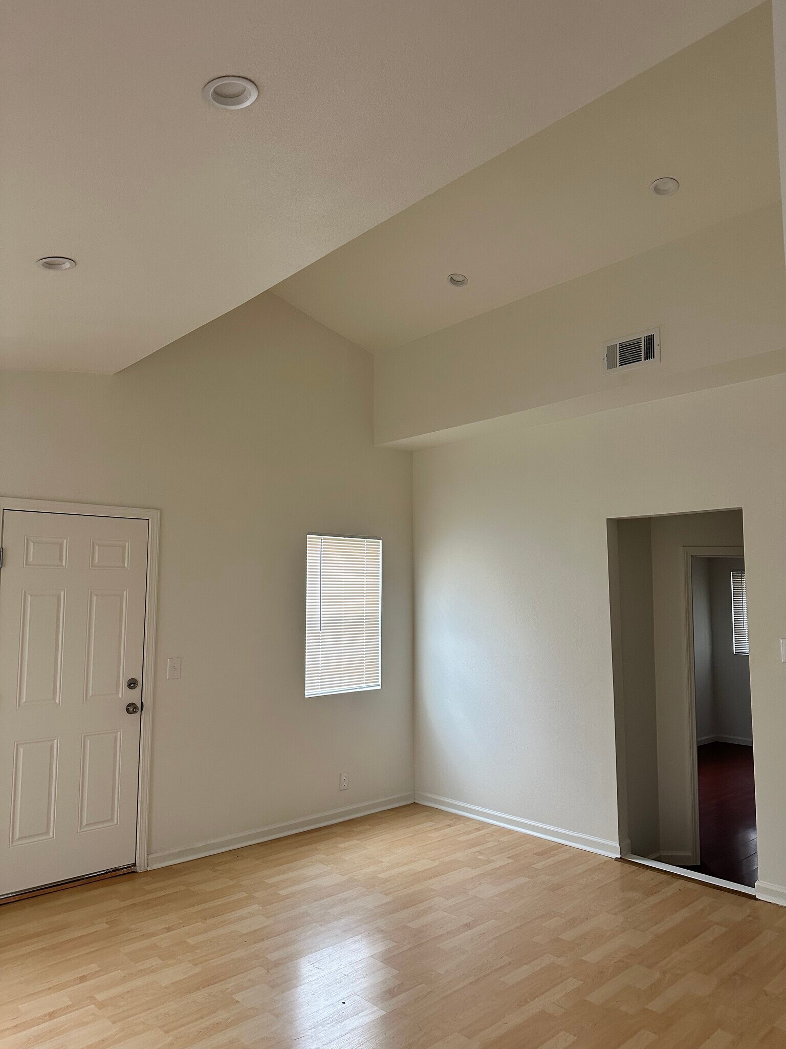 Building Photo - 8846 Farralone Ave