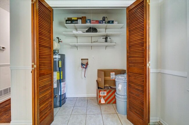 Building Photo - 606 Evergreen Dr