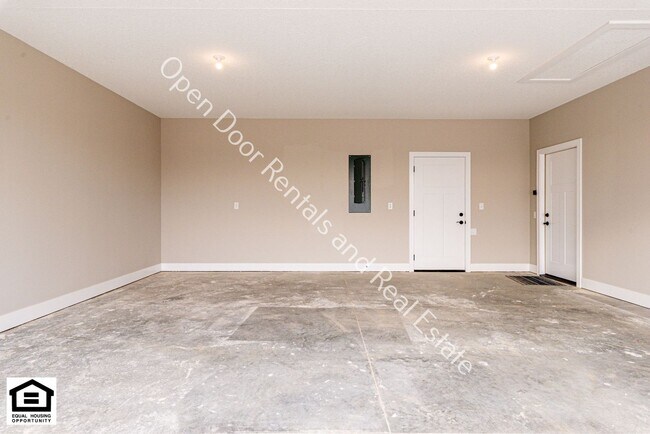 Building Photo - 10545 Old Leo Rd