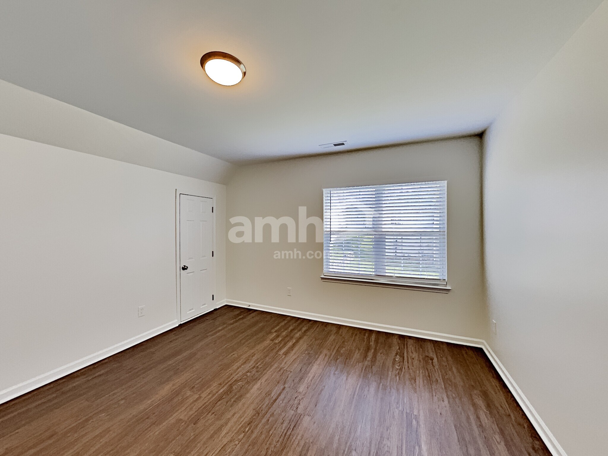 Building Photo - 2425 Coneflower Dr