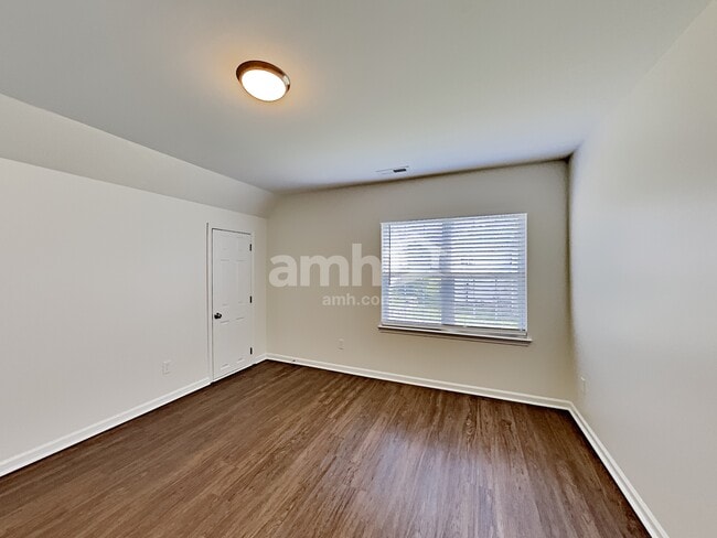 Building Photo - 2425 Coneflower Dr