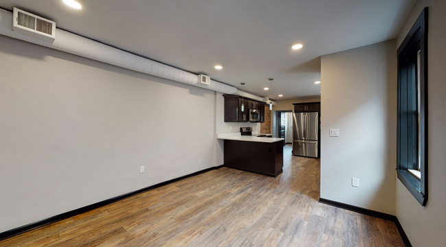 Building Photo - 1819 E Carson St