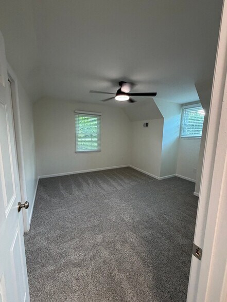 Building Photo - 302 Rolling Acres Dr