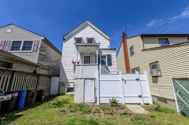 Building Photo - 82 Pacific Ave