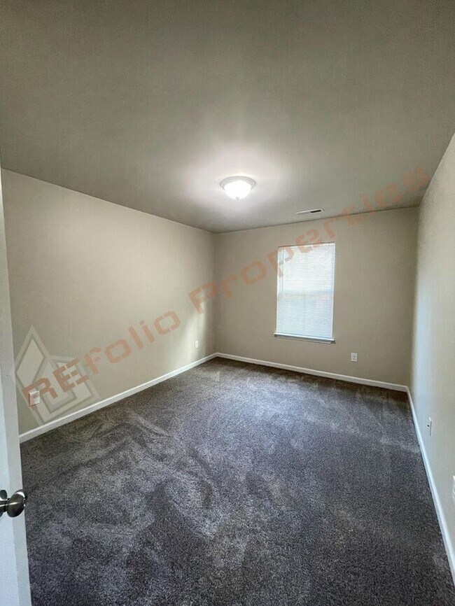 Building Photo - Beautiful 3-bedroom, 2.5-bath townhome